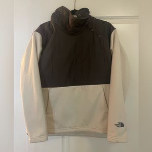 North face size large woman pullover sweater. Grey and beige